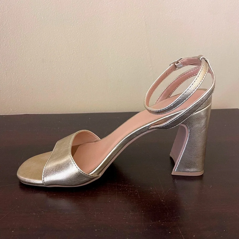 Old Navy Womens Gold Metallic Block Heel Ankle Strap Sandals Size 8 - Picture 5 of 9
